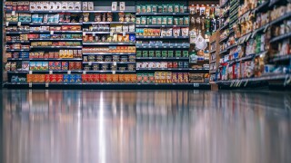 aisle-3105629.jpg