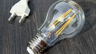 Lightbulb with European plug adaptor