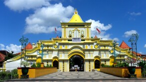 Mosque in Indonesia.jpg