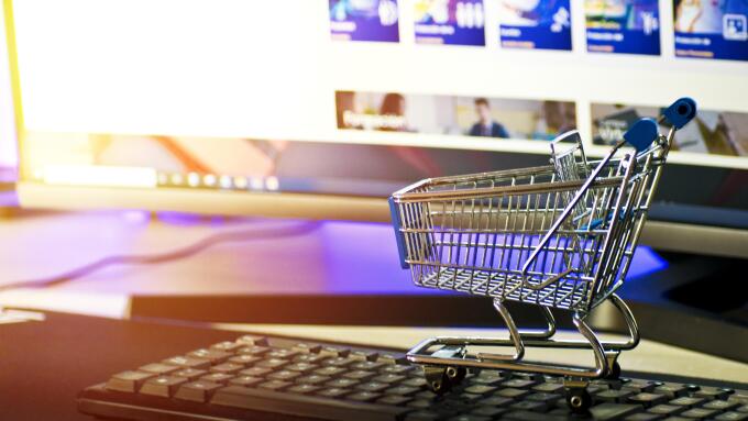 Shopping trolley on computer keyboard.jpg