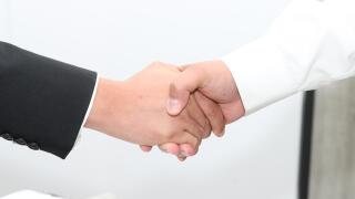 handshake-6598537.jpg