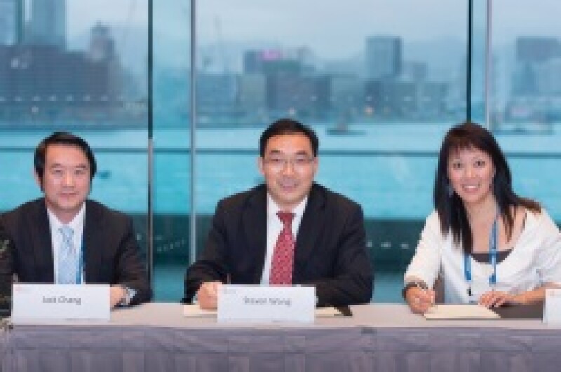 signing-gu46678.jpg