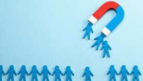 Personnel recruitment and a magnet attracts good employee leader