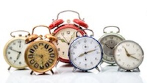 sveglie vintage in fondo bianco