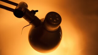 desk-lamp-932210.jpg