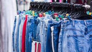 AdobeStock_28744004_jeans
