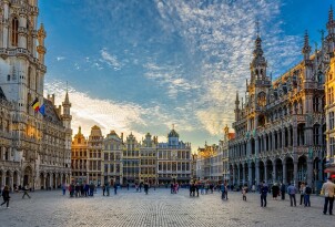 Grand Place (Grote Markt) with Town Hall (Hotel de Ville) and Ma