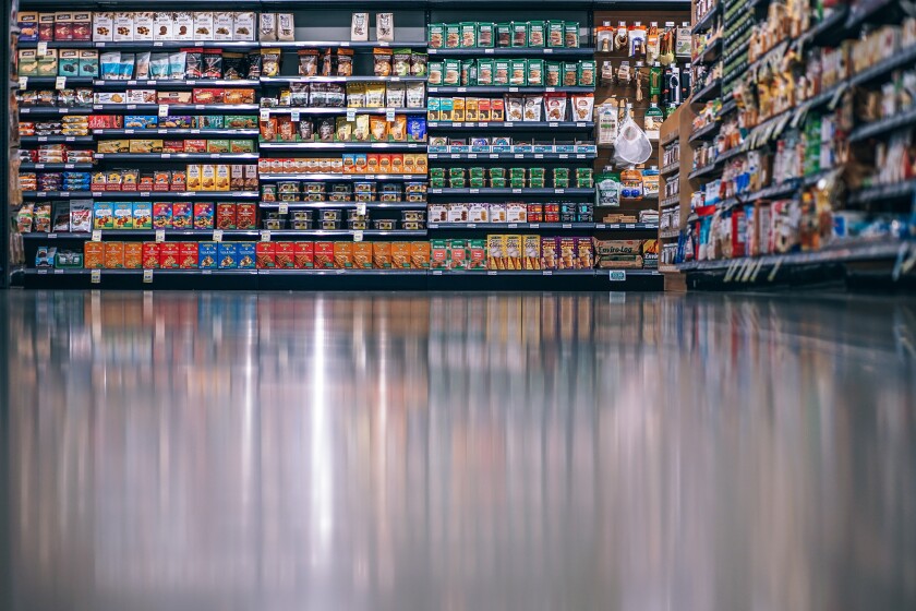 aisle-3105629.jpg