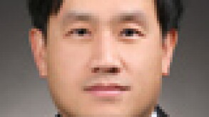 hwang.jpg