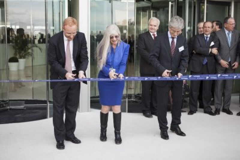 OHIM ribbon cutting