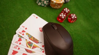 online-poker-4518186.jpg