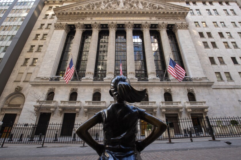 Fearless Girl sculpture in front of New York Stock Exchange buil