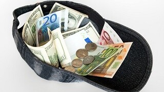 money-charity-beggar 320 x 215