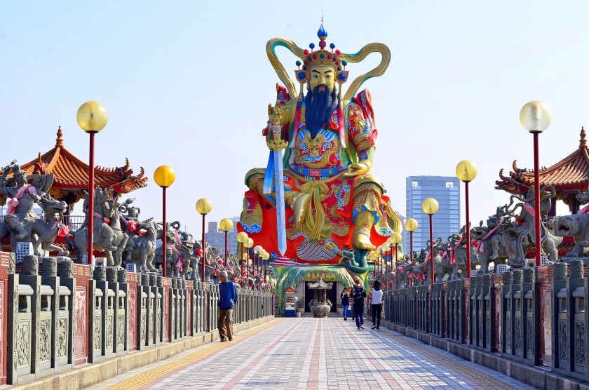 Temple in Taiwan.jpg