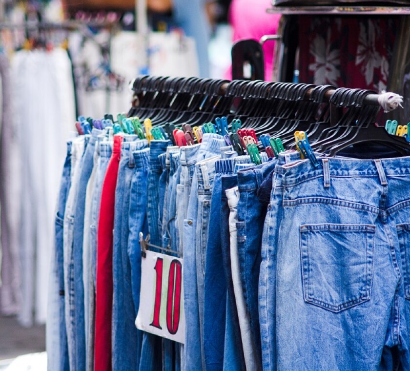 AdobeStock_28744004_jeans