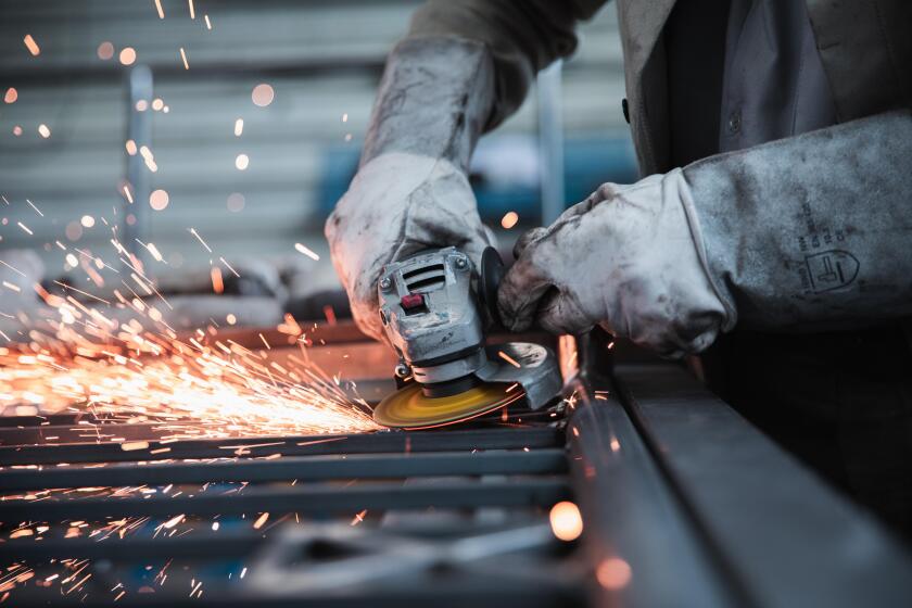 worker-5736096.jpg