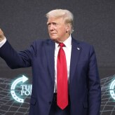 1024px-Donald_Trump_(53911666084).jpg