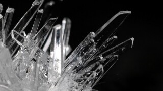 jason-d-1267443-unsplash_gem_mineral 630 x 570