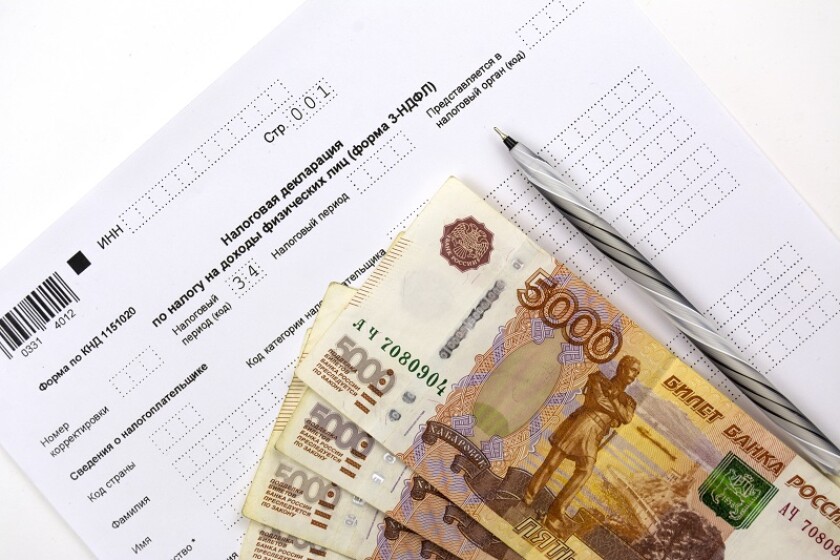 Russian documents, income Declaration Form 3-NDFL, cash 5000 rubles and a pen.