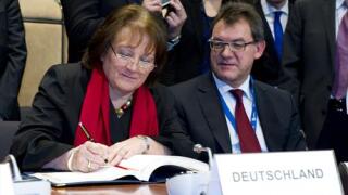 German minister signs