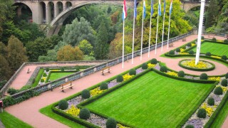 Luxembourg garden with a viaduct in the background.jpg