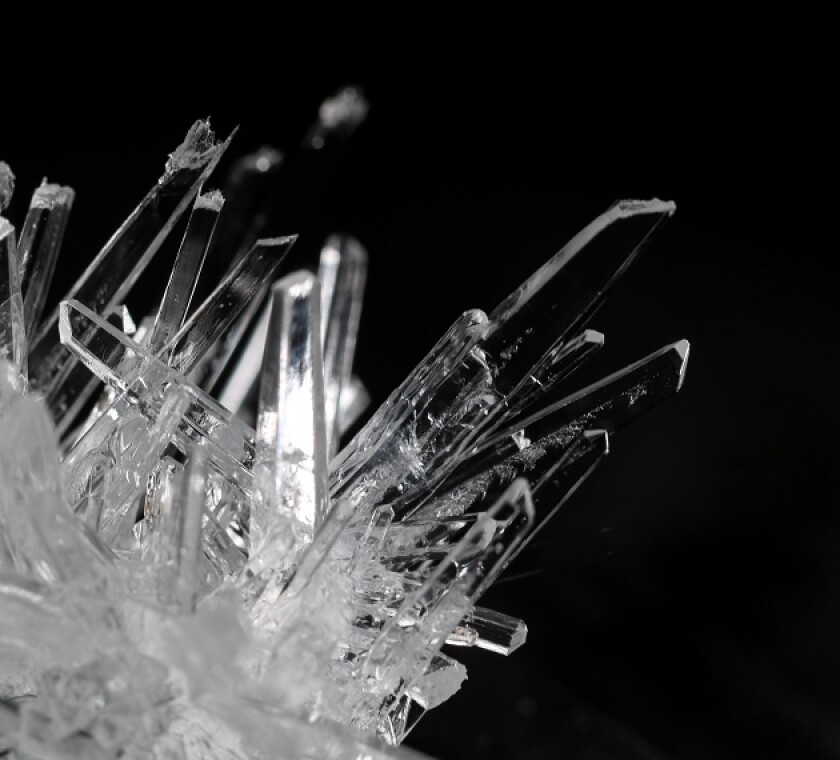 jason-d-1267443-unsplash_gem_mineral 630 x 570