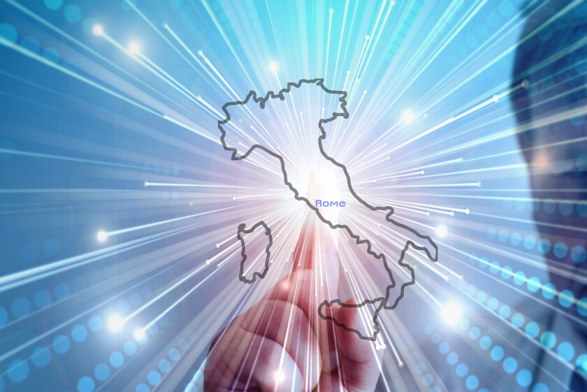 Ein Mann und die Karte von Italien