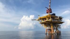 Oil and gas wellhead remote platform produced raw gas and oil th