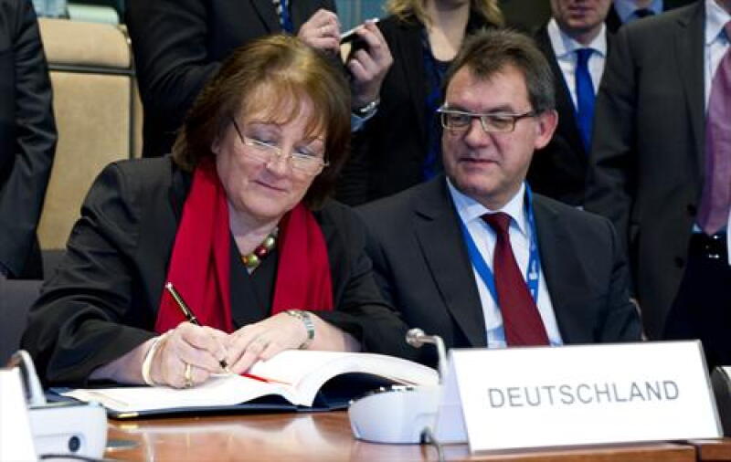 German minister signs