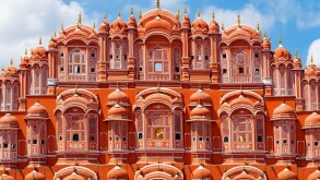  Hawa Mahal palace (Palace of the Winds) in Jaipur, Rajasthan