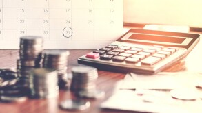  debt collection and tax season concept with deadline calendar remind note,coins,banks,calculator on table, background ,time to pay concept 