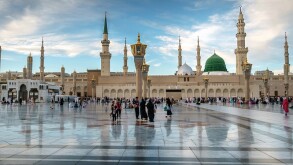 Muslims gathered for worship Nabawi Mosque, Medina, Saudi Arabia