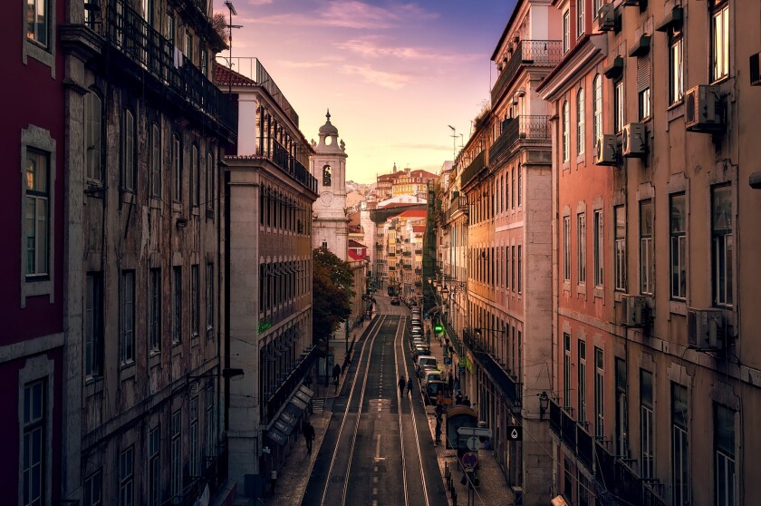 lisbon-1801727.jpg
