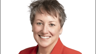 Heidi Erlacher Headshot2.png