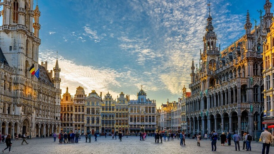 Grand Place (Grote Markt) with Town Hall (Hotel de Ville) and Ma