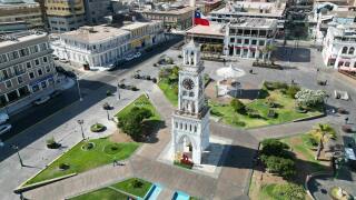 Chilean flag on clocktower.jpg
