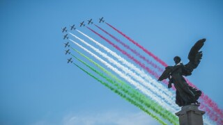Planes creating Italian flag in smoke trails