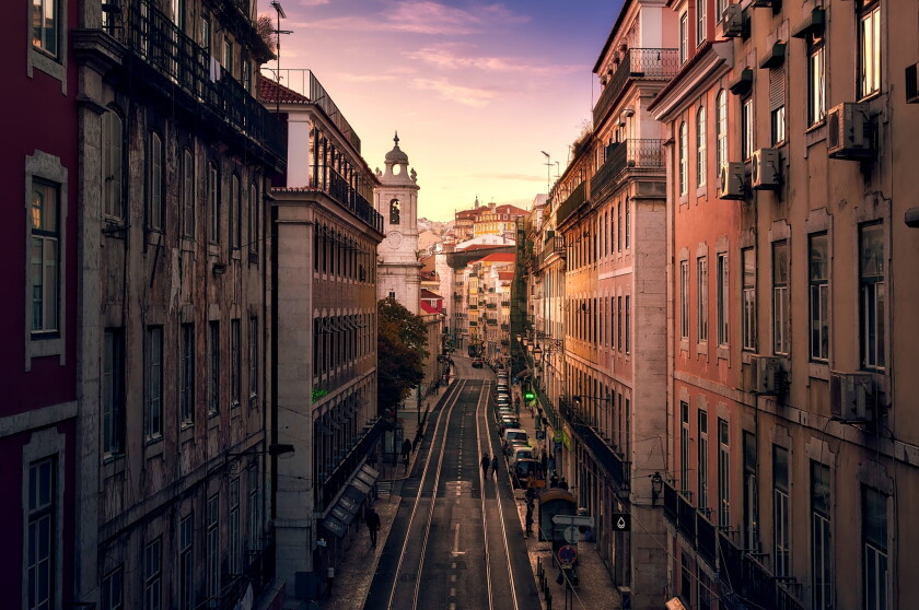 lisbon-1801727.jpg