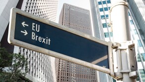 Brexit road sign to EU or London